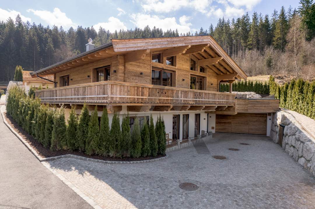 Altholz-Chalet in Aussichtslage am Waldrand