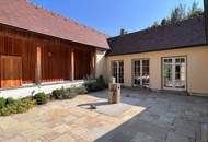 Exklusiv sanierter Vierkanthof mit idyllischem Innenhof und Naturgarten