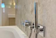 Großzügige Altbauwohnung mit kleinem Balkon in repräsentativen Stilaltbau