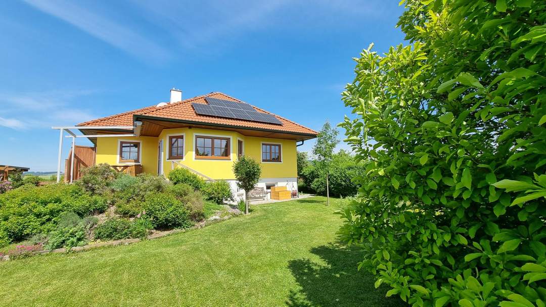 Stilvoller Bungalow mit Gartenidylle, Photovoltaik &amp; Teichanlage