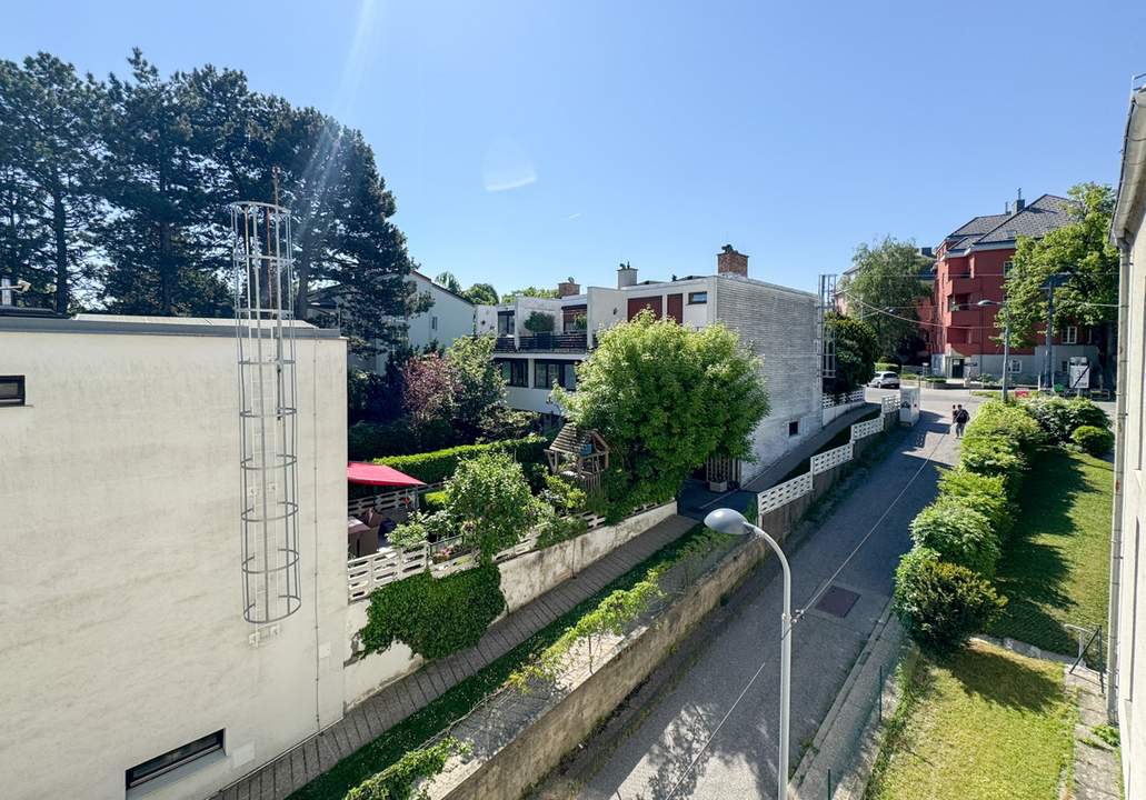 Renovierungsbedürftige Singlewohnung mit viel Charme und Ausblick