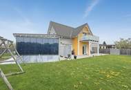 Klassisches Dreigiebelhaus mit eigenem Sonnen- Salar- Heizkraftwerk in Ruhelage an einer Sackgasse