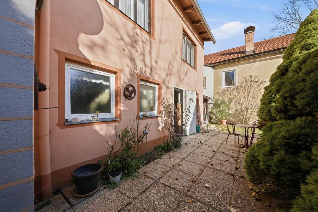 Charakterstarkes Stadthaus in Großweikersdorf nahe Bahnhof mit Garten, Terrasse und ausgezeichneter Infrastruktur!