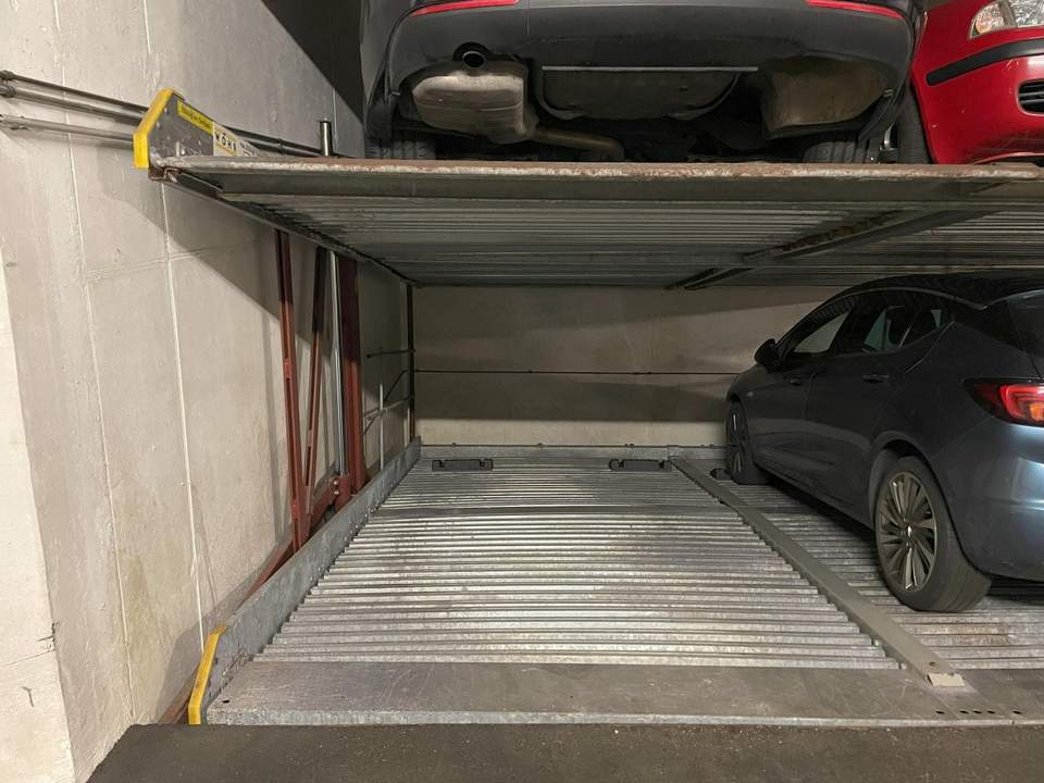 Stapel-Parkplatz in Tiefgarage Sandgasse