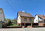 Sonniges großes Grundstück mit sanierungsbedürftigem Haus