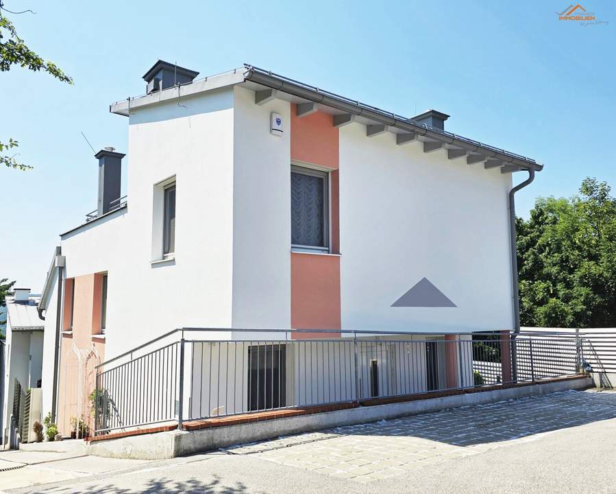 4-Zimmer-Haus mit Garten, Dachterrasse und Wienerwaldblick in Gießhübl