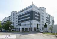 Helle Büro- oder Werkstattflächen mit Rampe
