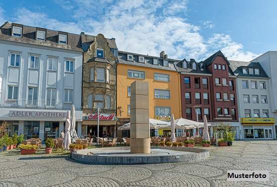 + Wohn- und Geschäftshaus im Nordwesten Wiens am Rande des Wienerwaldes +