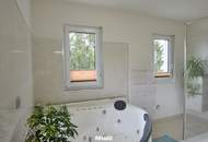 Neuwertiges Haus auf großem Baugrund in Randlage