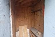 SANIERUNGSBEDÜRFTIGES LANDHAUS MIT KLEINEM HOLZSCHUPPEN UND RUHIGEM INNENHOF AN DER WAGRAMKANTE MIT KLEINEM WEINKELLER FÜR 1-2 PERSONEN