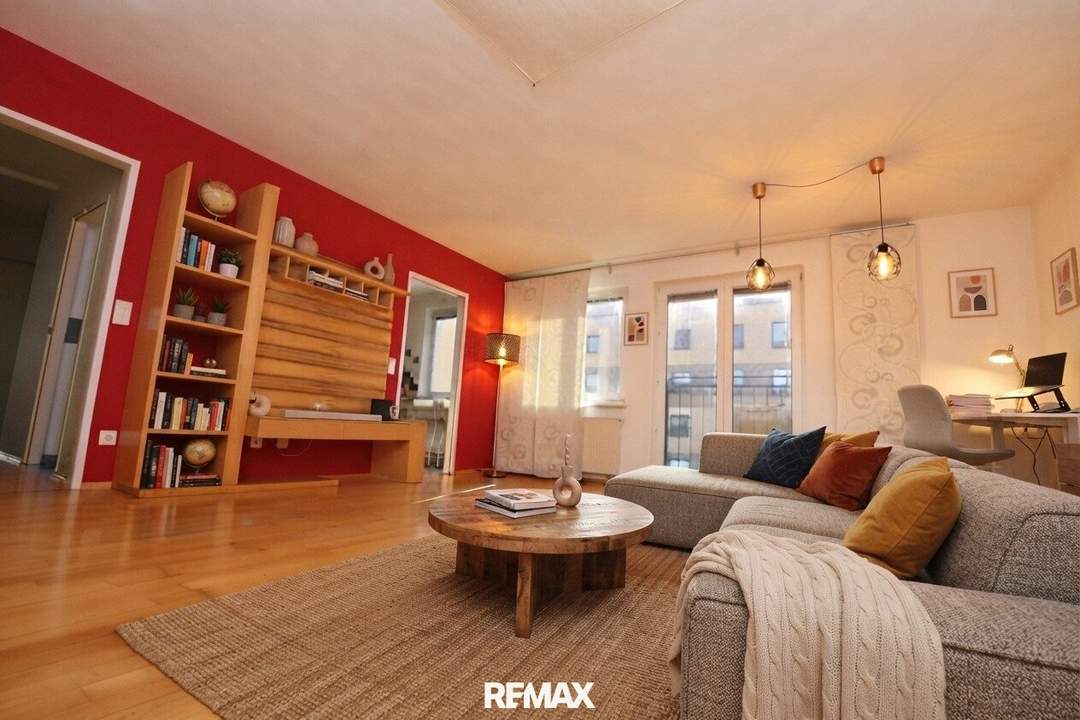 Helle 3-Zimmer-Wohnung mit französischem Fenster, Lift & vollausgestatteter Einbauküche