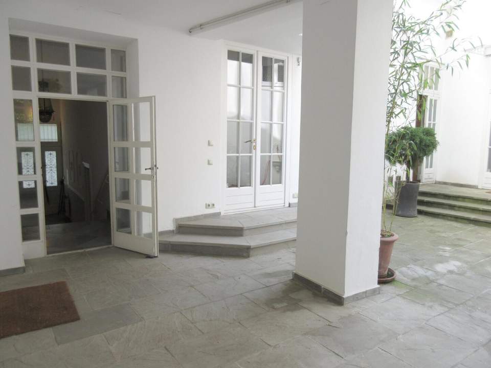 ERSTBEZUG nach RENOVIERUNG! CHARMANTES ALTWIENERHAUS NÄHE RUDOLFINERHAUS !