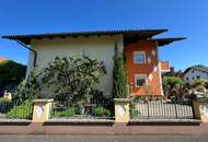 Charmantes Zweifamilienhaus mit idyllischem Naturpool