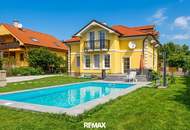 Neuwertiges 5-Zi. Einfamilienhaus mit Pool, 2 Terrassen & 2 Garagen in Deutsch-Haslau!