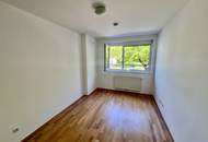 1120! 3 Zimmer Wohnung in der Schönbrunner Allee direkt beim Schloß Hetzendorf nahe dem Schönbrunner Schloßpark!