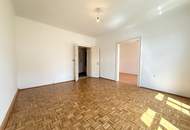 Charmante 2-Zimmer-Altbauwohnung mit Balkon