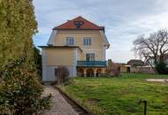 Traumhafte Altbauvilla mit Einliegerwohnung und großem Garten in Badennähe
