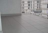 Helle 3,5-Zimmer-Wohnung mit Wintergarten, Loggia &amp; TG-Platz