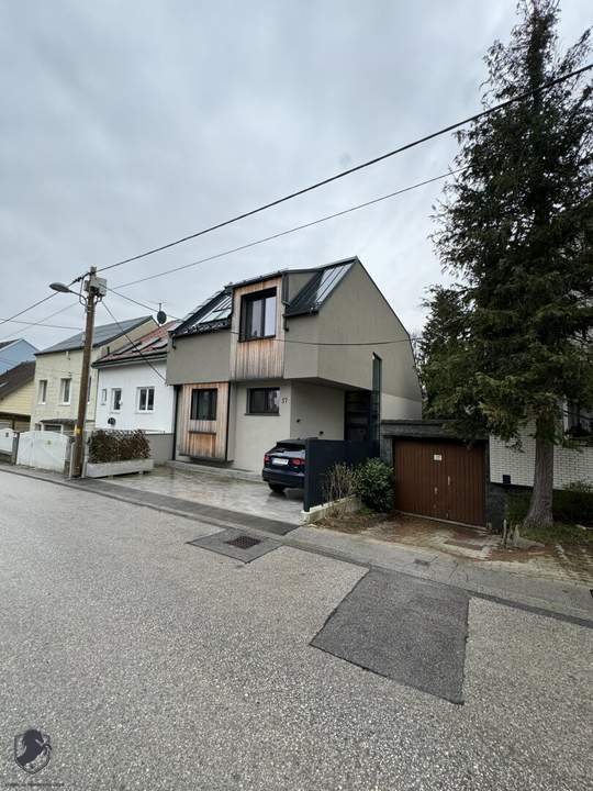 Stilvoll wohnen im Herzen von Wien: Dachgeschosswohnung mit Terrasse und Parkplatz in 1140 Wien!