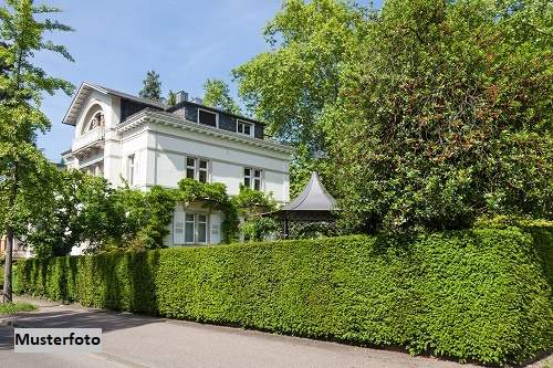 Traumhaftes Anwesen mit Villa, großzügigem Pferdestall & Garage