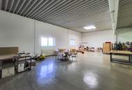 Lagerhalle mit Büros an der B1