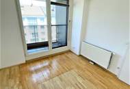 DACHGESCHOSS, INNSTRASSE, 42 m2 Neubau mit 2 m2 Balkon, 2 Zimmer, Komplettküche, Wannenbad, Parketten