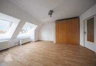 Ruhige Dachgeschosswohnung mit Lift und hofseitiger Ausrichtung im 16. Bezirk