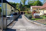 Gepflegtes Einfamilienhaus mit 2 Wohneinheiten, Garten/Terrasse &amp; 3 Garagen in sonnige Ruhelage!