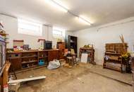 Einfamilienhaus mit großem Grundstück und Nebengebäuden