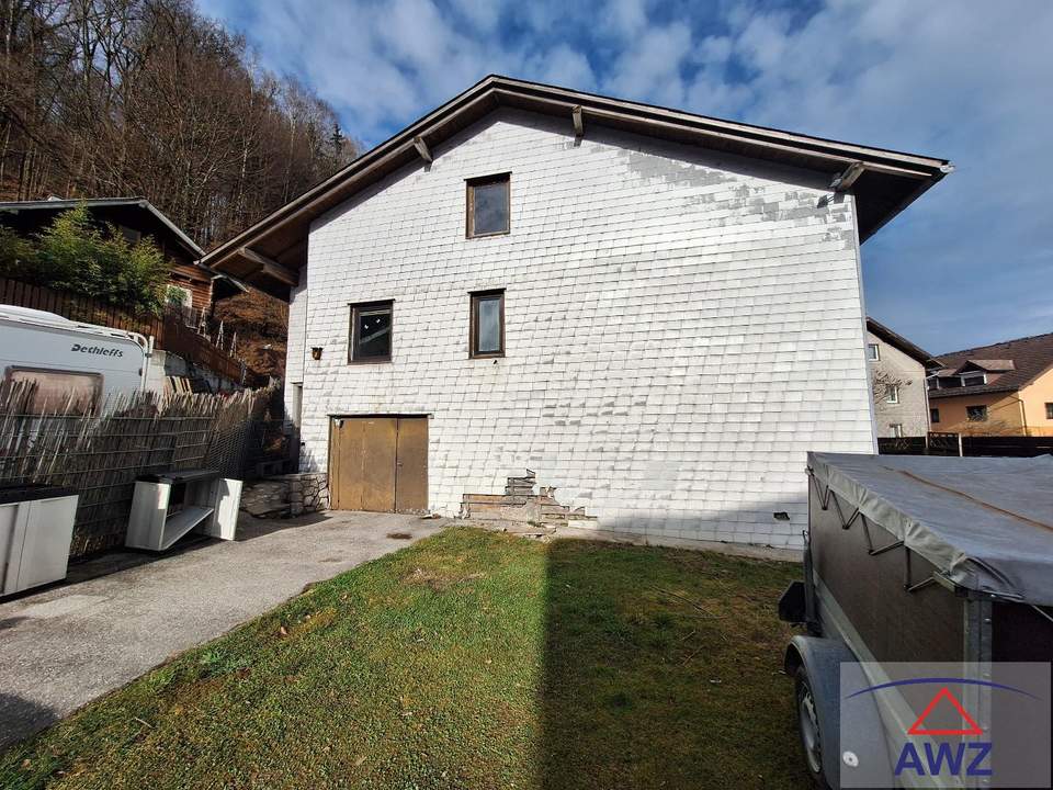 Sanierungsbedürftiges Haus in Alt-Attnang: Jetzt nur 160.000,- EUR!