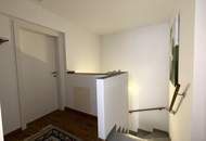 Moderne Doppelhaushälfte in schöner Siedlungslage mit Garten & Garage