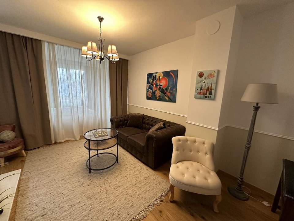 VOLLMÖBLIERTE WOHNUNG MIT BALKON