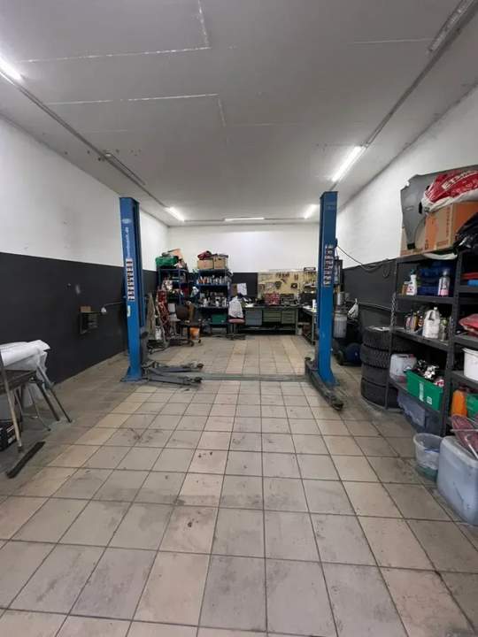 PROVISIONSFREI!!! Große Halle, Werkstatt, Lager 40m² mit Hebebühne N17