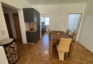 Charmante 3-Zi DG-Wohnung mit moderner Küche - RUHIGE Aussichtslage - Loggia &amp; Carport