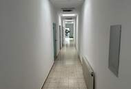 "Großzügige Lagerhalle!"