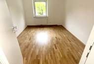 Ein Zuhause zum Verlieben: 4-Zimmer-Wohnung mit sonnigem Grünblick, lichtdurchfluteten Räumen, hochwertig saniertem Badezimmer, großzügiger Küche & viel Platz für Familien!