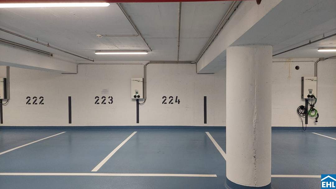 Tiefgaragen-Stellplatz mit E-Ladestation zwischen Stadtpark und Modenapark