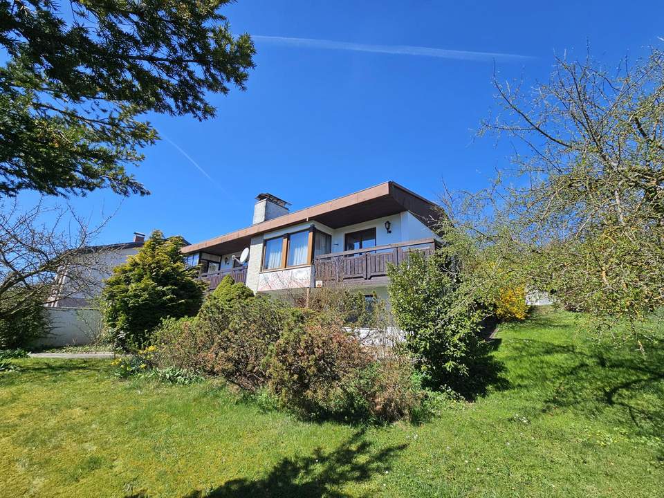 Wohnhaus mit Pool in ruhiger zentrumsnaher Lage