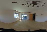 *ORTSRANDLAGE:* Wohnhaus mit sehr schönem, ebenen Garten und großzügigem Grundstück.