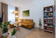 Stilechte, professionell generalsanierte Altbauwohnung mit Balkon