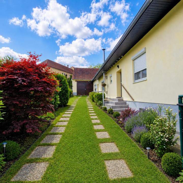 Wohnhaus mit Hofnebengebäude in idyllischer Lage im Südburgenland