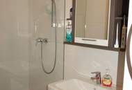 Toplage: Sehr schöne 2-Zimmer-Wohnung mit Balkon und Tiefgaragenplatz