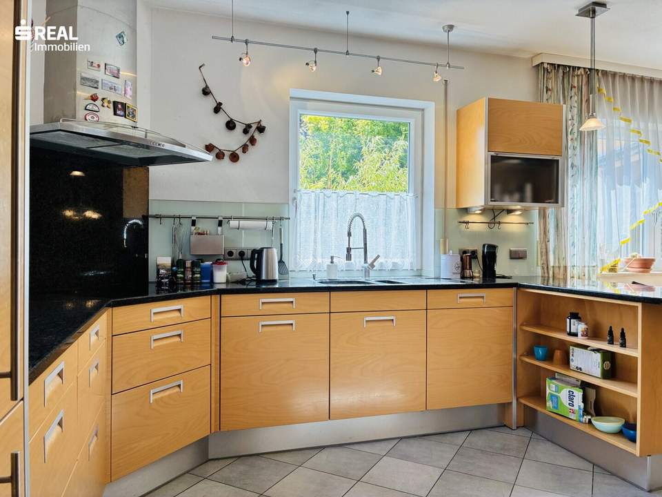 Modernes Einfamilienhaus mit acht Zimmern
