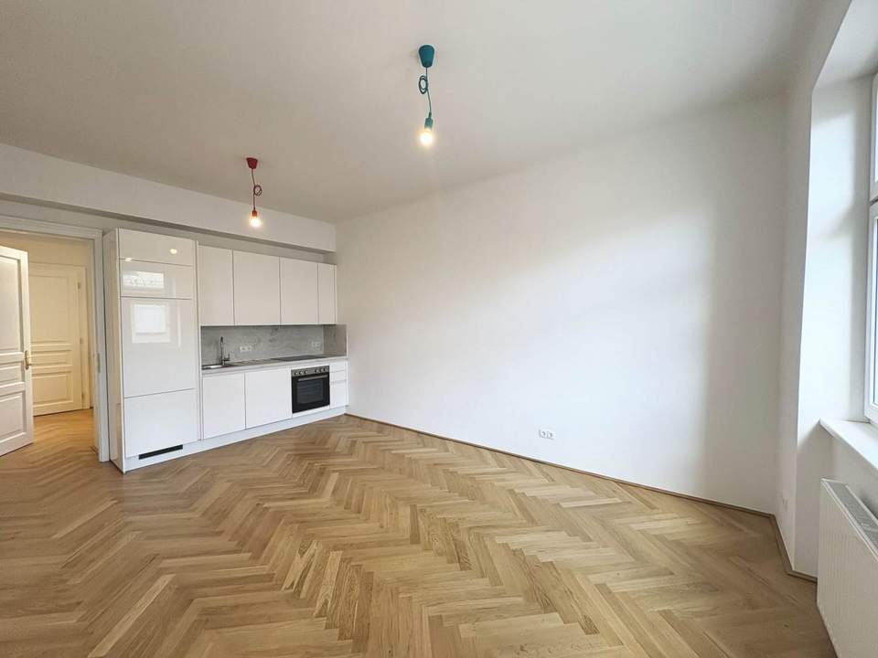 Erstbezug nach Sanierung - Moderne 2 Zimmer Wohnung im Altbau
