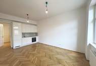 Erstbezug nach Sanierung - Moderne 2 Zimmer Wohnung im Altbau