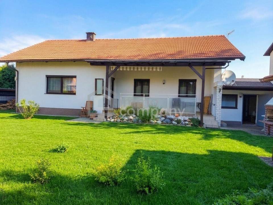 Charmanter Bungalow in Theresienfeld, 4 Zimmer, Garten, Terrasse, Garage