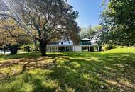 Ca. 3000 m² weitläufiges und stilvoll gestaltetes Gartenareal mit Terrassen, Pavillon und exklusiven Rückzugsbereichen – ideale Kulisse für Events, Kundentermine oder Outdoor-Inszenierungen.