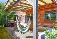 Mit (Sonnen)SCHIRM, CHARME und (Wasser)MELONE: Einfamilienhaus mit Pool und Fernblick am Ölberg
