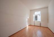 ++Airbnb++ Renovation-Required 2-Room Apartment in Excellent Location