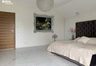 Luxuriöses Wohnen: Designhaus mit Garten, Pool und geräumiger Garage